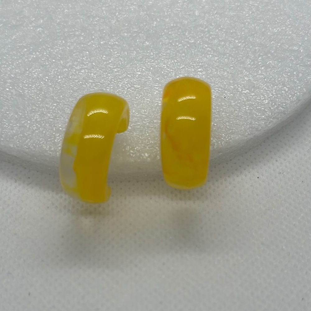 Retro Chic Translucent Yellow Hoop - Picture 3 of 15